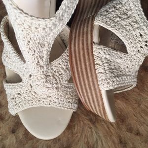 NWT Audrey Brooke “Wanda” Wedge